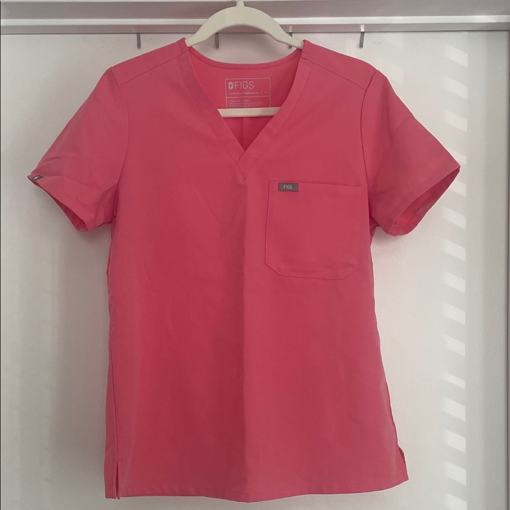 Figs Catarina Scrub Top in Neon Pink
